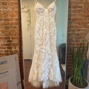 Lesley by Enzoani Wedding Dress